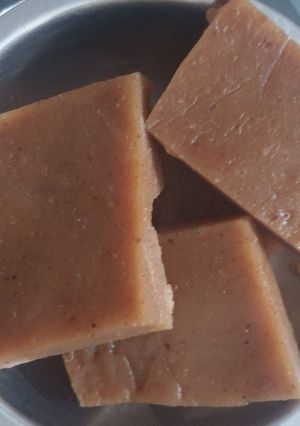 सिंगाडे का बर्फी (singhare ki barfi recipe in Hindi) रेसिपी मुख्य फोटो