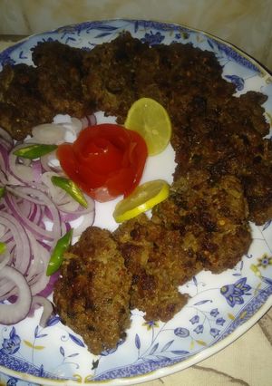 A picture of Kachey qeeme ke kabab.