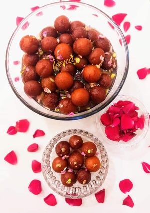 A picture of Kesar pista Gulab Jamuns.