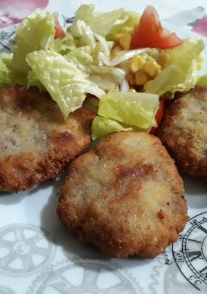 Una foto de Filetes rusos con ensalada