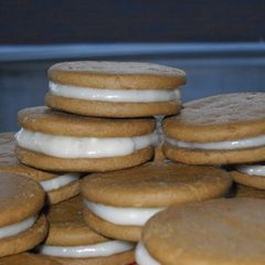 A picture of Lemon Cheesecake Cookie Sandwiches.