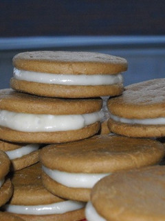 A picture of Lemon Cheesecake Cookie Sandwiches.