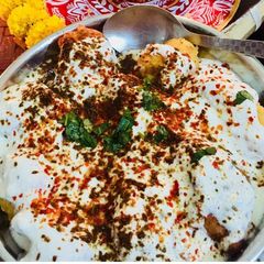 A picture of Dahi bhalla.