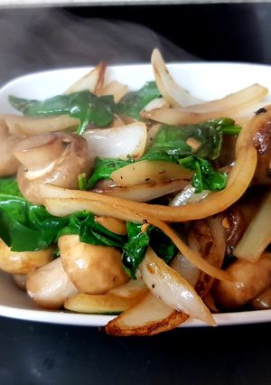 A picture of Sautèed Mushrooms & Onion. 😁.