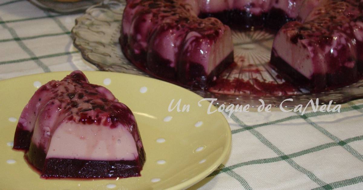 Flotatina de cheesecake de moras y gelatina de arándanos Receta de Nela  Torres- Cookpad
