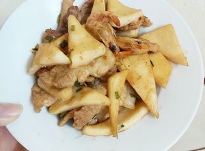 Hình của món Thịt rang tôm dừa 🥥.