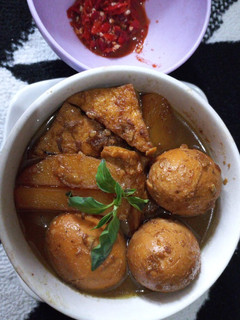 Foto resep Semur telor,tahu,kentang. Simple