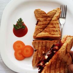 A picture of Nutty Beetroot Sandwich.