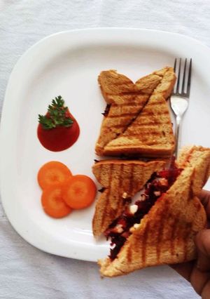 A picture of Nutty Beetroot Sandwich.