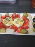 Ensalada de fresas y espárragos con huevos rellenos