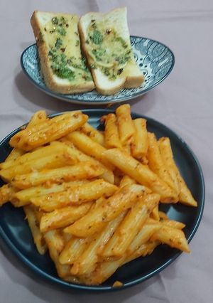 રેડ સોસ પાસ્તા (Red Sauce Pasta Recipe In Gujarati) રેસીપી મુખ્ય ફોટો