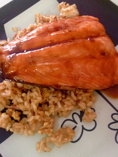 Una foto de Salmón con salsa teriyaki