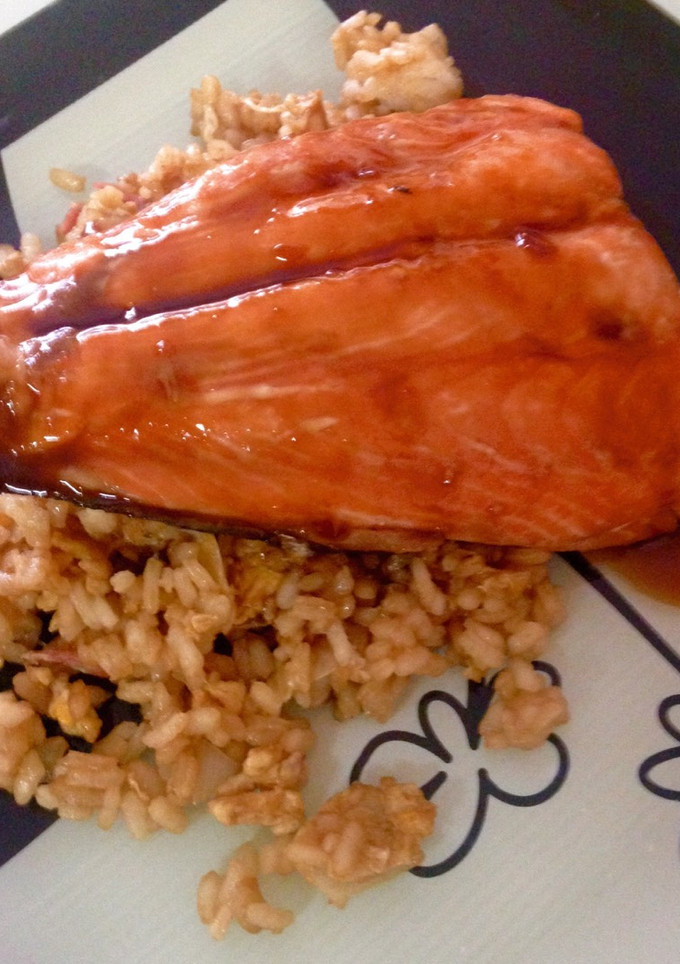 Una foto de Salmón con salsa teriyaki