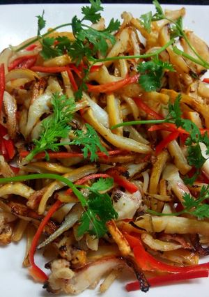 Hình của món MỰC XÉ RƠM XÀO SA TẾ.