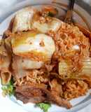 Mì xào chả cá Hàn phiên bản Việt