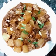 A picture of Cantonese beef brisket in chu how sauce.