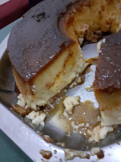 Una foto de Budín de Pan con leche condensada y crema