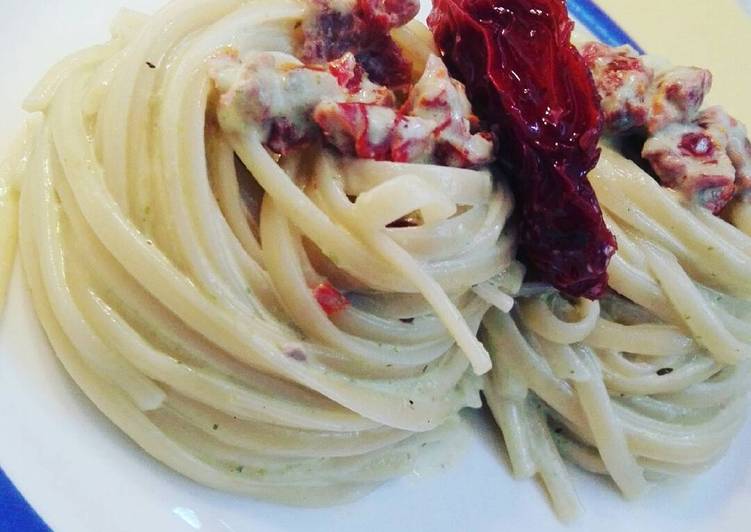Linguine panna pesto e pomodori secchi 😋