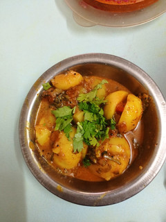 ભરેલા બટાકા નું શાક (Bharela Bataka Shak Recipe In Gujarati) રેસીપી મુખ્ય ફોટો
