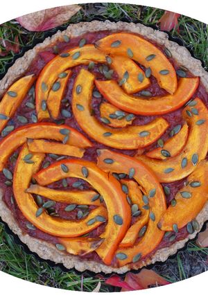 Une photo de Tarte au potimarron, tomate & oignons rouges - IG Bas