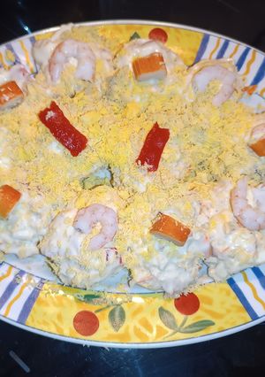 Una foto de Huevos rellenos con atún gambas y surimi