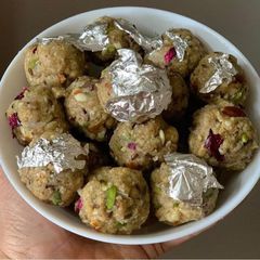 A picture of Healthy Oats & Makhana Ladoo With Jaggery ….!!.