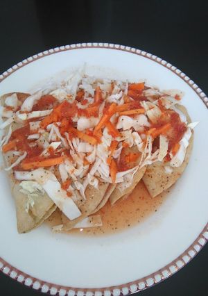 Una foto de Tacos dorados de papa y zanahoria
