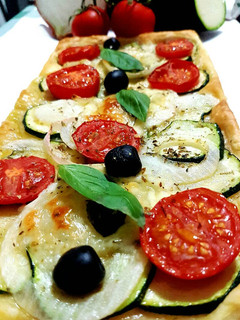 Una foto de Hojaldre de verduras aliñadas