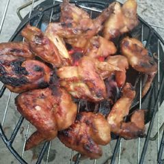 A picture of Charcoal grill chicken wings.