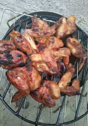 A picture of Charcoal grill chicken wings.