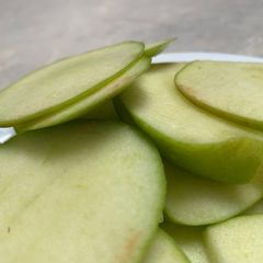 Vegan apple chips A picture of Vegan apple chips.