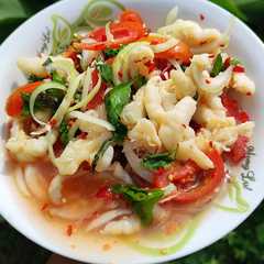 A picture of Salad ceker tanpa tulang (🇹🇭Thailand).