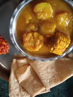 મકાઈ નું શાક ને પડ વાળી રોટલી(Corn Sabji Pad Vali Rotl Recipe In Gujarati) રેસીપી મુખ્ય ફોટો