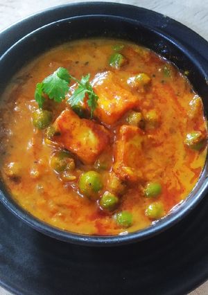 A picture of Matar paneer.