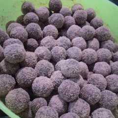Bola-bola Coklat (sangat simple) রেসিপির প্রধান ছবি