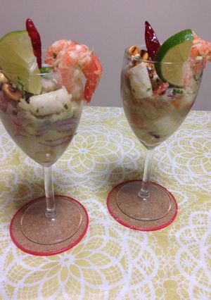 Una foto de Ceviche Mixto En Copas