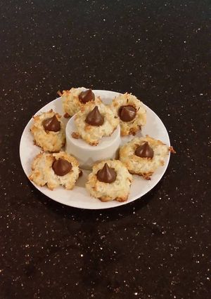 A picture of Coconut Macaroon s with a Chocolate Center.