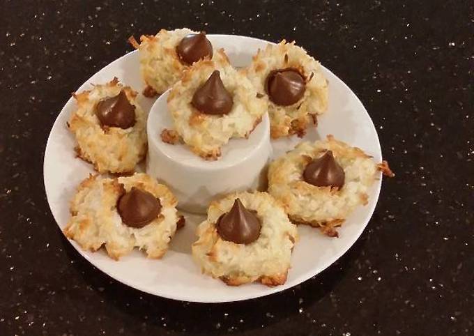Coconut Macaroon s with a Chocolate Center