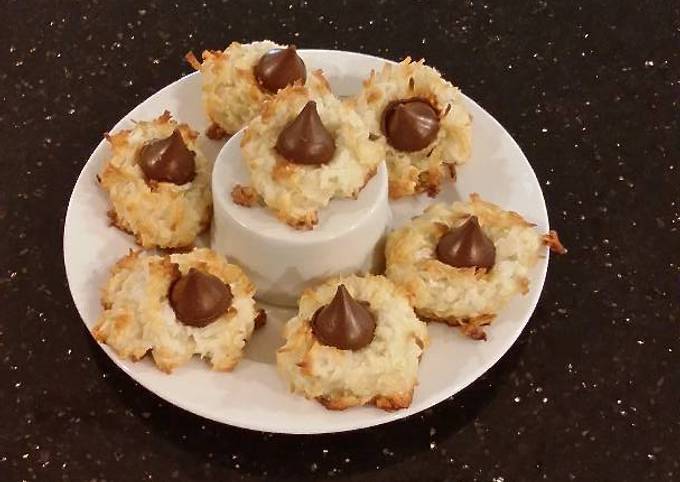 How to Make Super Quick Homemade Coconut Macaroon s with a Chocolate
Center