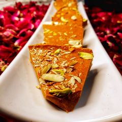 A picture of Gur ki toffee.