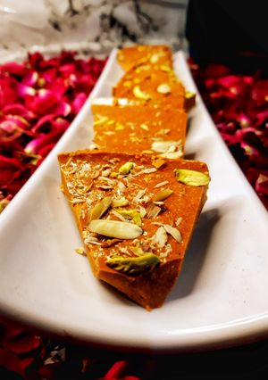A picture of Gur ki toffee.