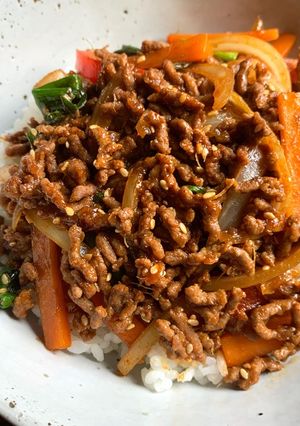 A picture of Korean Inspired Beef Mince Rice Bowl.