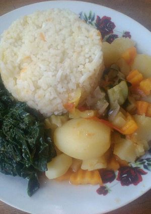 A picture of Carrot rice, fried kales and potato stew.