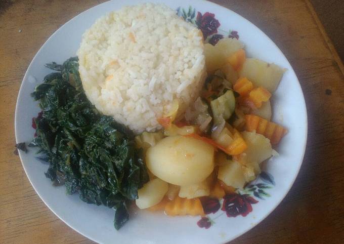 Carrot rice, fried kales and potato stew