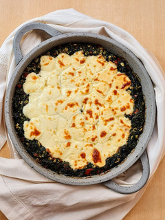 Una foto de Espinacas a la crema, versión Mate Amargo 🤍 Espinaca con crema de leche y quesito gratinado