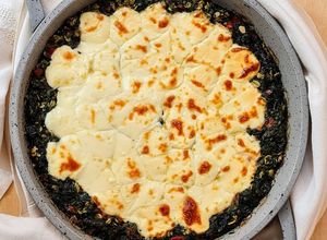 Una foto de Espinacas a la crema, versión Mate Amargo 🤍 Espinaca con crema de leche y quesito gratinado