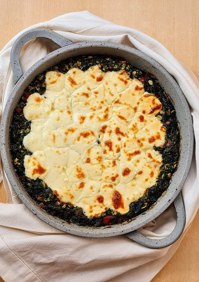 Una foto de Espinacas a la crema, versión Mate Amargo 🤍 Espinaca con crema de leche y quesito gratinado