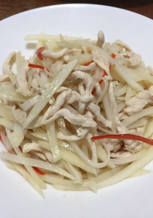 A picture of Stir-Fried Chicken Breast with Potatoes.