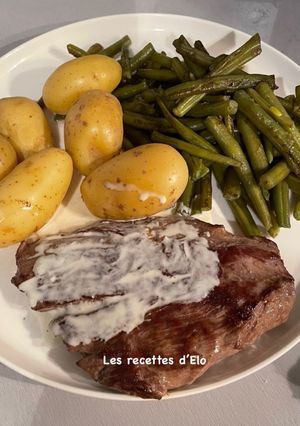 Une photo de Bavette pomme de terre / haricots Vert sauce roquefort