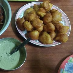 A picture of Goli bhaji.